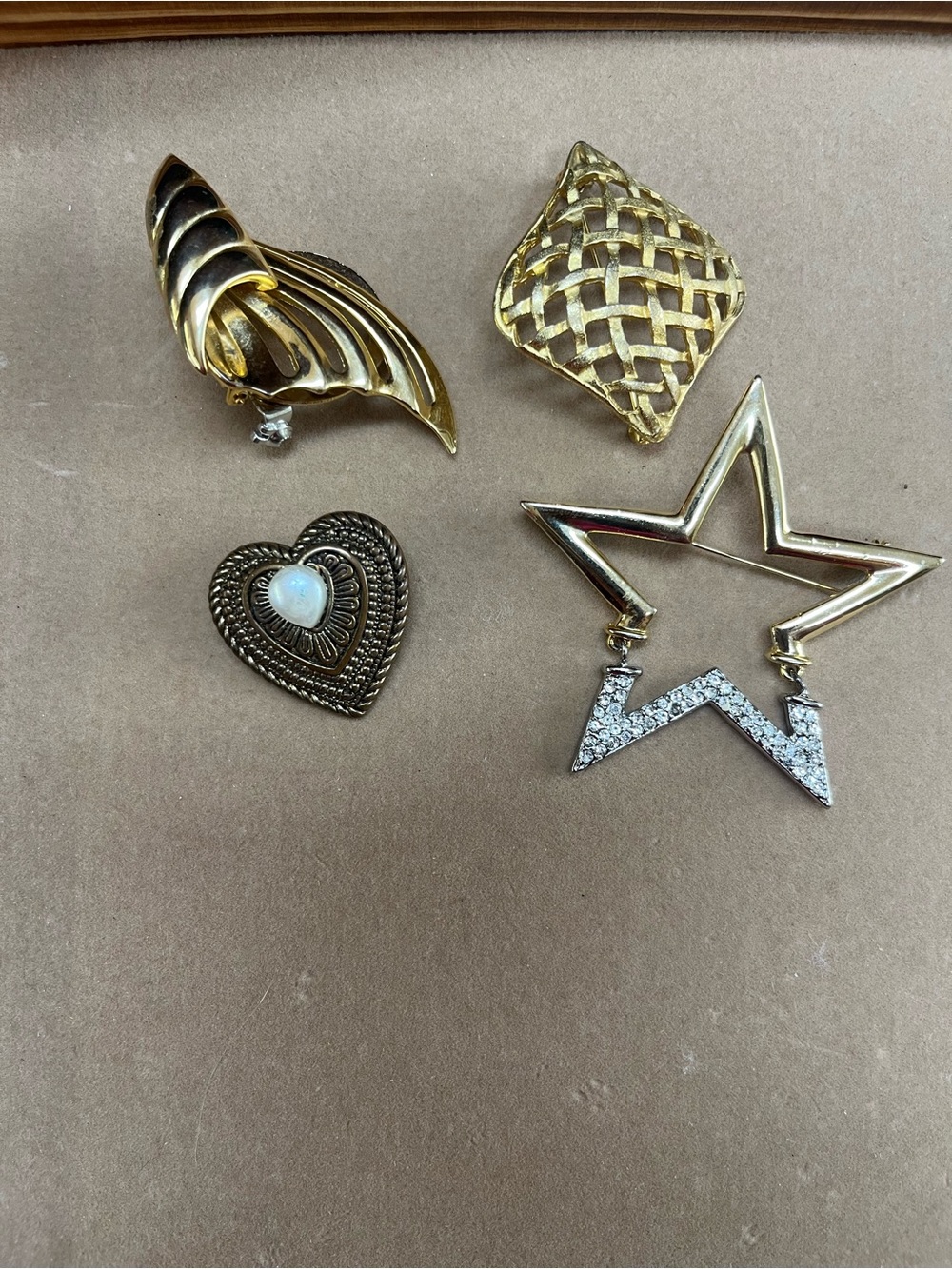 Vintage Brooch Lot Gold Tone Star Heart Leaf Pins 4 Pc